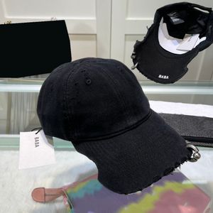 Mannen Vrouwen Liefhebbers Bal Cap Met Metalen Ring Designer Gescheurde Baseball Cap Voor Zomer Zwart Wit Strand Hoed