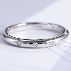Hommes femmes Moissanite Ring S925 Solide Sterling Silver Simple Elegant Moisanite Couple de couple pour l'anniversaire de mariage Taille 5-11