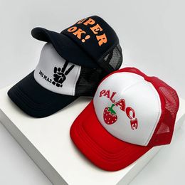 Hommes femmes motifs lettre de fraise à demi-maillage Caps de soleil chapeaux de baseball respirant mode polyvalent hip hop street ins 240410