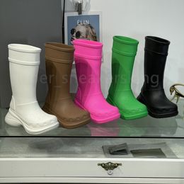 Botas de lluvia para mujer Zapatos de diseñador Botines hasta la rodilla Arch EVA Plataforma de goma Botas de lluvia marrón verde brillante rosa negro zapatillas de deporte de lujo EU35-42