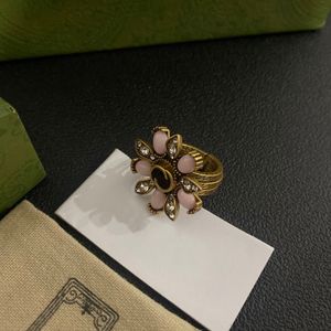 Men Women Retro Gold Golde bandringen Designer merkbrief koperliefhebbers ring mode geometrie bloem ingelegde kristal ornamenten sieraden cadeau met doos