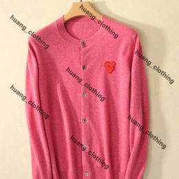 Men de créateurs de femmes pulls cdgs play tricot comme sweat-shirt hommes décontractés des badges Garcons sweat à capuche rouge coeur rouge slevee cardigan broderie d'hiver vêtements 659