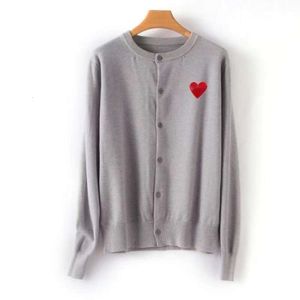 Chandails de créateurs pour hommes et femmes cdgs Play Sweater Knit Commes Sweat-shirt décontracté Des Badge Garcons Sweat à capuche Red Heart Slevee Cardigan broderie Winter Clothing9E9Y