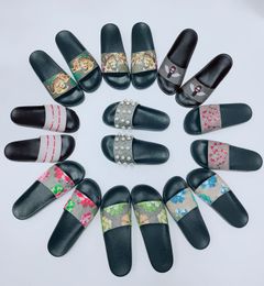 Mannen Vrouwen Slippers Mode Leisure Slides Dames Sandali Badkamer Thuis Schoenen Tijger Bijen Cat Classic Brief Print Patroon Strand Flip Flops Bloemdoos