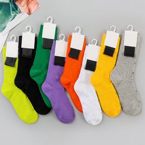 Hombres Mujeres calcetines Medias de diseñador letra clásica B A cómodo algodón transpirable moda de lujo Colorido 8 colores