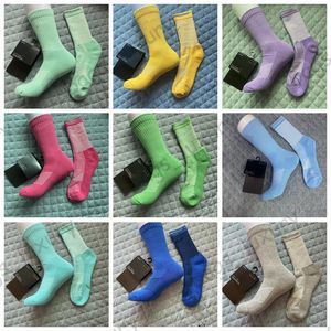 Mannen Vrouwen Sport Sokken Mode Lange Sokken met Gedrukt 2021 Nieuwe Collectie Kleurrijke Comfortabele Lopende Antislip Sokken 20 Kleur met Tags