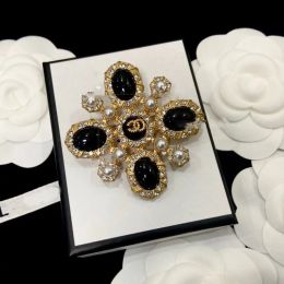 Men Women Suit Lapel Pin Broche Diseñador de moda Marca C Broche de doble letra Broche Luxury Gold Wedding Weleting Accesorios