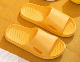 Pantoufles d'été pour hommes et femmes, sandales de plage, produits sans marque, diapositives en caoutchouc B0