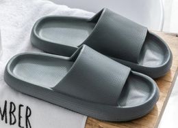 Pantoufles d'été pour hommes et femmes, sandales de plage, produits sans marque, diapositives en caoutchouc C5