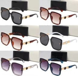 Men dames zonnebril luxemerk zomer sunnies sonnenbrille mode tinten 2024 hoogwaardige grote frame multifunctionele glazen 6 stijlen zwart wit