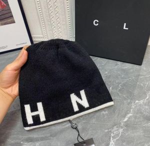 Men039s Designer Brand Luxury Beanie Hat Women039s Automne et Hiver Nouveau Petit Parfum Mode Classique C Lettre Extérieure W7484247