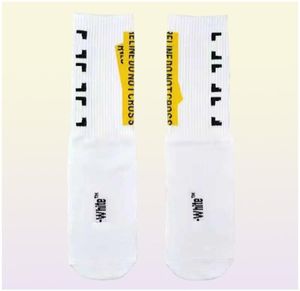 MEN039S SOCKS Designer Off Fashion Mens Streetwear Women Men Hoge kwaliteit katoen Allmatch Arrowxxx Printing Ademende zwart W6051833