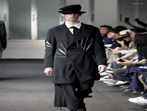 Men039s Trench Coats Costume Veste Hommes Couture Blazer Catwalk Personnalisé Zipper Trou Noir Grande Taille Costumes De Scène Pour Chanteurs 4xl9662826