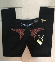 Jeans Black Robin Black avec tous les clous de cristal rouge pantalon denim pour hommes avec tag métal Men039 jean taille 30424528946