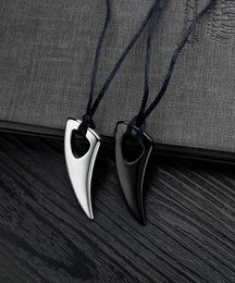 Collier avec pendentif en forme de lance Alpha et dents de loup en acier inoxydable noir pour homme, chaîne réglable, 9086697