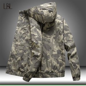 Heren Casual Camouflage Hoodie Jacket Men Autumn Camo Camo Hooded Windendaarjacht Mannelijke militaire tactische bommenwerper Outswear 4XL 201128