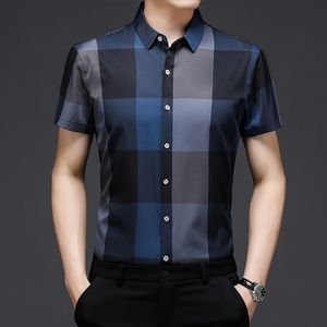 Camiseta casual para hombres Camas de trabajo de estilo británico ropa de moda geométrica estampada a rayas tops camiseta de verano al por mayor