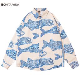 Chemises décontractées pour hommes Grands vêtements de rue à manches longues pour hommes Y2K Style japonais Harajuku fish koi car print graphic vintage shirt Womens 230718