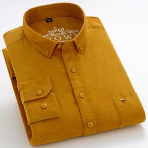 Camisas casuales para hombre Camisa de pana de algodón 100% vintage de manga larga Bolsillo de parche único Cuello con botones de ajuste estándar Calidad 230208