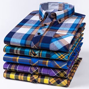 Camisas casuales para hombre S8XL Tela escocesa para manga larga Algodón Moda Solo parche Diseño de bolsillo Camisa de franela gruesa Young StandardFit 230921