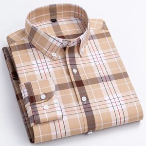 Homme Casual Soft Model Pure Coton Plaid Shirt à manches longues Ajustement standard Bouton uni à rayures Top 240507