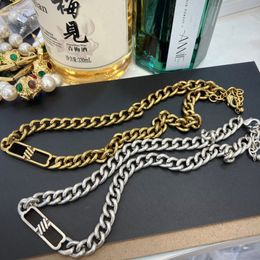 Collar colgante colgante de la cadena de enlace cubano collar collar de plata conjuntos de joyas de gargantilla para mujeres con alfabeto de diseño