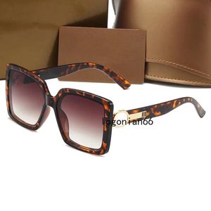 Diseñador para hombre 8930 Gafas de sol Tonos al aire libre Moda Classic Lady Gafas de sol para mujer Gafas de lujo Color de mezcla Opcional