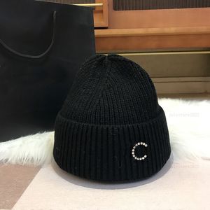 Mens Designer Beanie Bonnet Cachemire Bonnet Tricoté Diamant Perle Lettre Chapeaux Ajustés pour Femmes Chapeau D'hiver Luxurys Bonnets Top Chaud Cappello Skull Caps