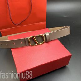 Cinturas de diseñador para hombres Carta Classic Dadies Belt Exquisito Metal Hebilla Hermosa letra dorada de 2.5 cm Cinturones cuero cómodo Cinturón de lujo retro YD016 B23