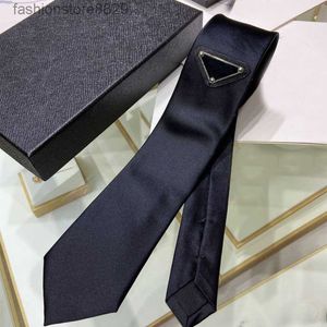 Diseñador para hombre Corbata Traje Mujeres Corbatas Hombres de negocios de lujo Corbatas de seda P Boda Corbatas Cravate Cravattino Krawatte Gargantilla Cinturón Luxe