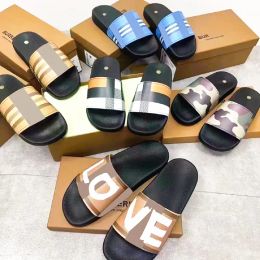 Sandales de créateurs pour hommes Pantoufles pour femmes Burs Summer Slides Vintage Pantoufles à carreaux Militaire Beach Slide Dames Tongs Mocassins Home Slipper Puff Shoes