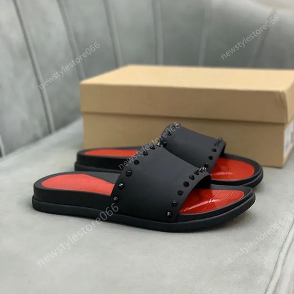 Mens Designer Slipper Rouge Plat Slide Spike Mule Plate-forme Noire Sandale Piscine Goujons Sliders Summer Beach House Tongs Semelle En Caoutchouc