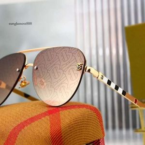lunettes de soleil design pour hommes Nouvelles lunettes de soleil à grand cadre à l'étranger pour hommes et femmes Lunettes de soleil pour photographie de rue, lunettes de mode de voyage classiques