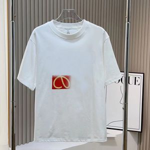 camisetas de diseñador para hombre camiseta de mujer Famoso para hombre Camiseta de alta calidad Cuello redondo Estampado de letras Logotipo dorado con fondo rojo Manga corta Negro Blanco Hombres Mujeres Camisetas