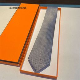 Hommes Designer Cravate 100% Sergé Soie Cravate À La Main Hommes Cravates Cravate De Haute Qualité Cravate Cadeau De Luxe