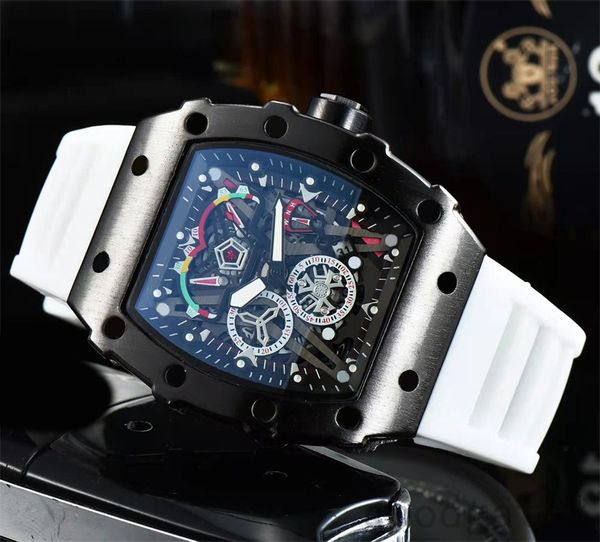 Hommes Designer Montre Business Montre De Luxe Party Bar Mode Bracelet Blanc Reloj Quartz Étanche Ew Usine Femmes Montres Silicone XB011 C23