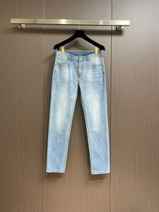 Concepteurs masculins jeans de printemps pantalon en jean slim en jean plus taille pantalon lavé de streetwear de luxe.