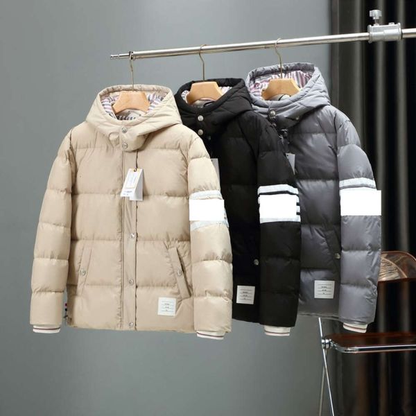 Mens Down Parkas European Popular Tb Four Bar Warm Down Veste avec un canard blanc vers le bas pour les hommes et les femmes épaissies hivernales