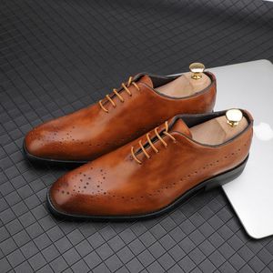 Zapatos de vestir para hombre de cuero genuino de alta calidad tallados Brogue zapatos italianos hombres formales boda de negocios tamaño grande1