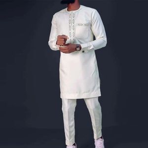 Mens Elegant Suit Top Pantals Set Color Couleur Soule à manches longues Round Round Broidered Party Festival Africain Ethnique Stylem4xl 240412