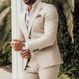 Mens Fashion Beige Slim Business Suit Bruidegom Tuxedo Wedding Nieuwste ontwerp Tweedelige jas met broek 240507