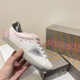 Fashion Golden Casual Shoes Womans Do Old Dirty Flat Boots Sneakers Super Star Leather Plate-Forme Luxury Sneaker extérieur Designer Booses Shoos Y52