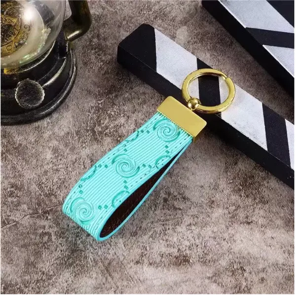 Mens Fashion Keychain Luxury Designers Handmade Leather Lovers Key Chains Letter Women Car Keychains Womens Premium Hanging Rope 2022