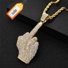 Mens Fine Jewelry Hip Hop Twist Chain Rock Cubic Zirconia Bling Iced Out Hands Big Middle Finger Pendentif Colliers