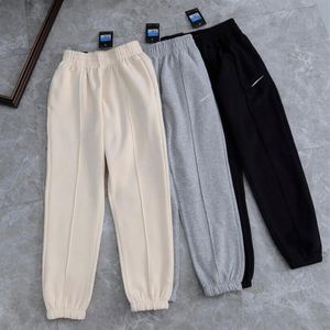 Pantalones de franela para hombre Pantalones deportivos casuales para mujer Pantalones de pie agrupados térmicos engrosados Hombres que imprimen para pantalón de motocicleta de marca NK Embr322i