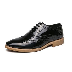 Chaussures formelles pour hommes chaussures Oxford en cuir doré chaussures habillées italiennes chaussures de soirée à lacets en cuir richelieu chaussures d'affaires pour garçons chaussures habillées de fête