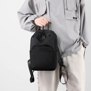 Sac de randonnée pour hommes sac à dos d'école en nylon respirant imperméable résistant à l'usure stockage en couches léger adapté aux activités de plein air 240202