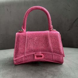 2023 Femmes Hommes Designer de diamants incrustés de luxe Pochette en cuir véritable Sacs fourre-tout Sacs d'embrayage de voyage Rose Sac à bandoulière d'été Sac à main en sablier Sacs à bandoulière Vintage