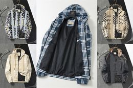 Mens Jacked Down Parkas Designer Bomber Coats Lange mouwen Downs Downs Windscheper Man Coat Gestroped Zippers Puffy Jackets Classic Coats