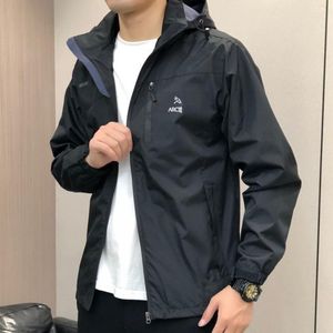 Vestes pour hommes arcs de veste sweat à capuche technique en nylon étanche à fermeture éclair de haute qualité manteau léger sport extérieur masculins couches